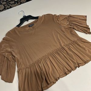 Originality top short with ruffled bottom XL